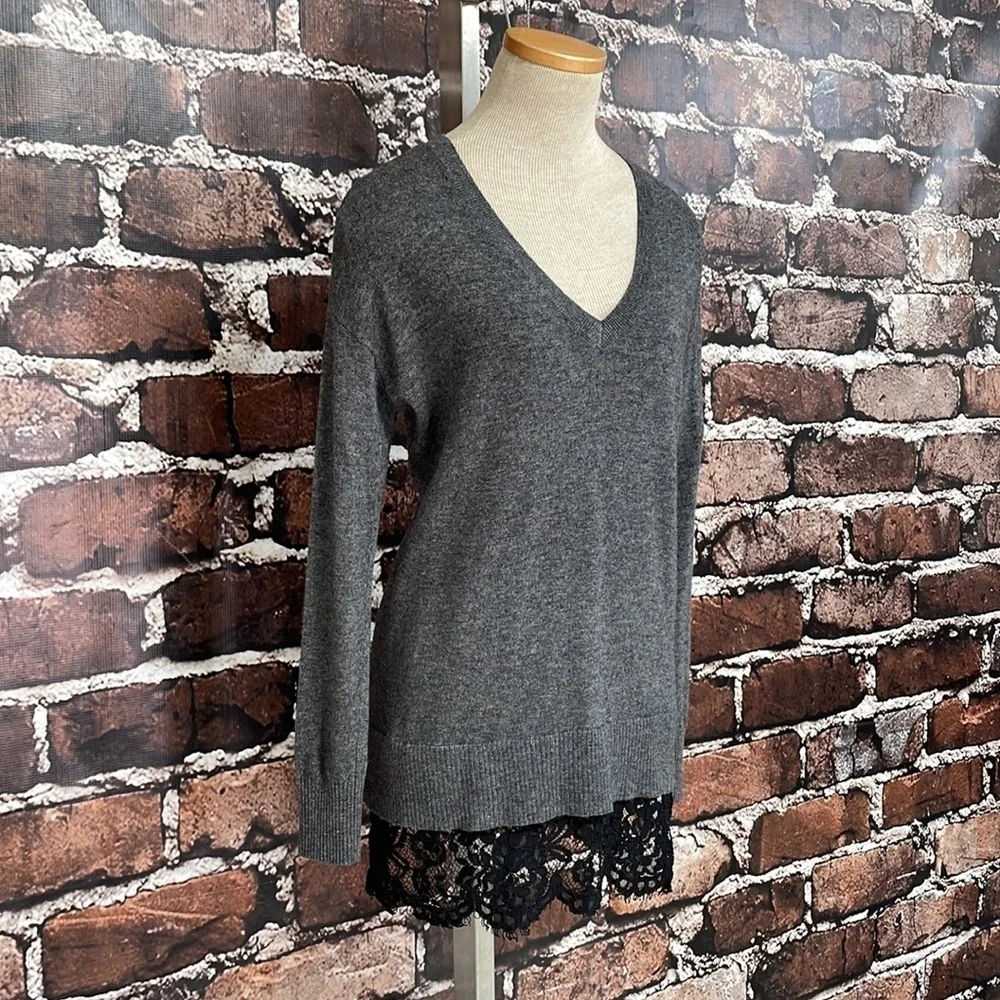 Topshop Sweater V-neck Gray Black Lace Hem Size 4